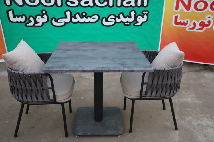 میز مربع سنگین