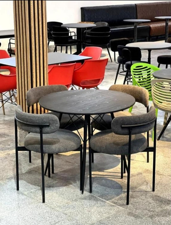 رنگ میز مشکی