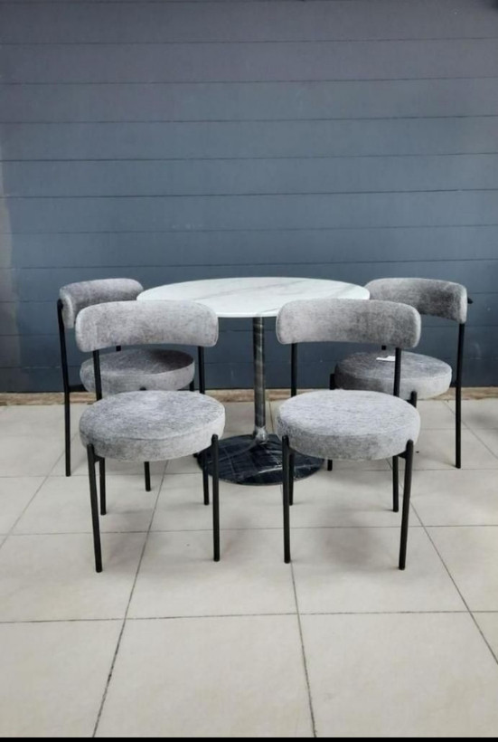 میز و صندلی ناهارخوری با میز سینی خور