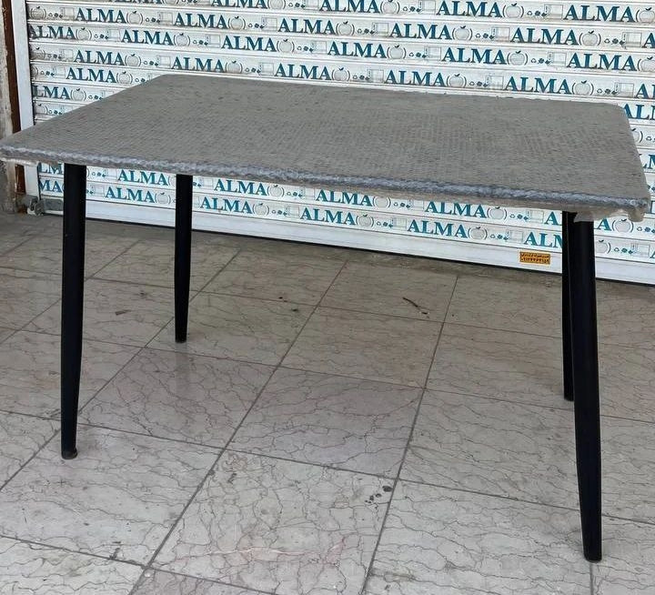 میز ۱۲۰×۸۰ سانتیمتر چهار نفره با پایه فلزی مستحکم