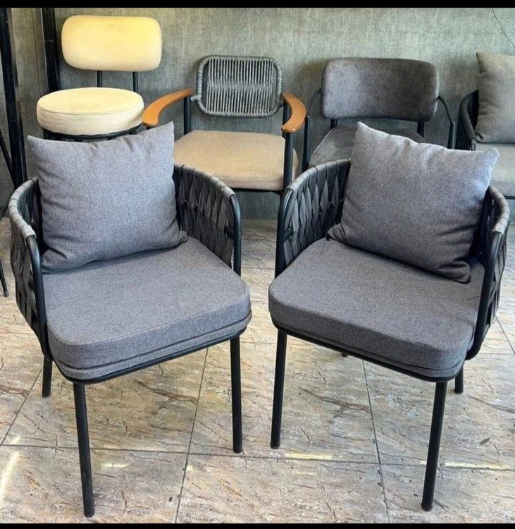 صندلی کنزی با بدنه فلزی و تحمل وزن تا ۲۲۰ کیلوگرم