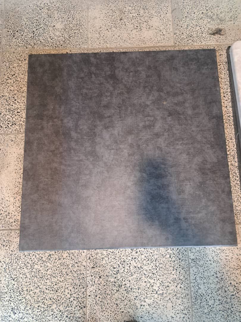 طوسی بتنی تیره