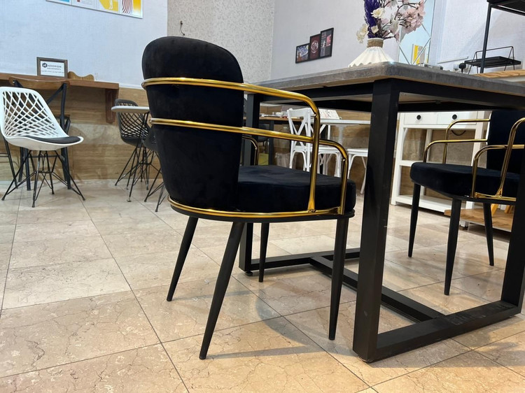 میز پلانتر ۸۵×۸۵ سانتیمتر با صفحه MDF لبه دوبل و پایه فلزی