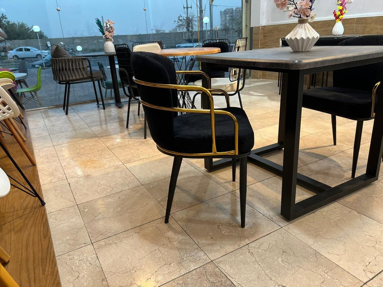 میز پلانتر با پروفیل فلزی ۴۰×۴۰ و پایههای ریگلاژشونده